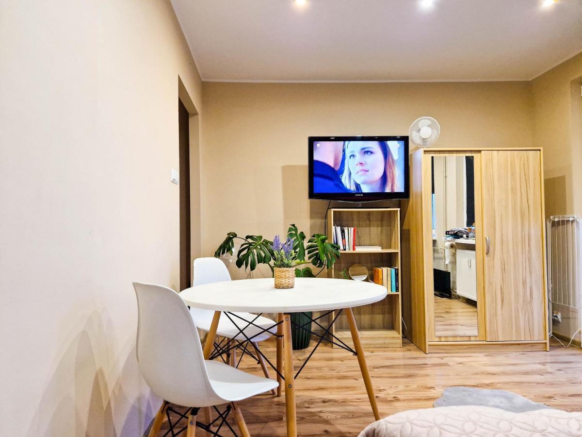 C M Skotarska Apartment Poznan Bagian luar foto